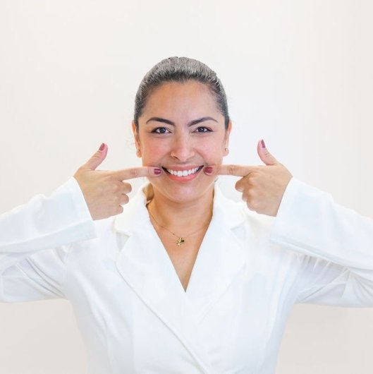 Dra. Adriana de Queiroz