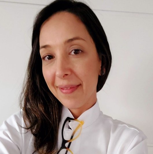Dra. Fernanda Awade
