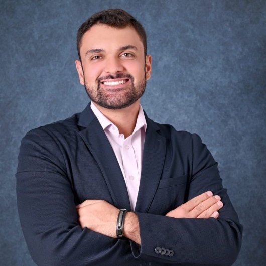 Dr. Matheus Landucci