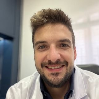 Dr. Arthur Marçal