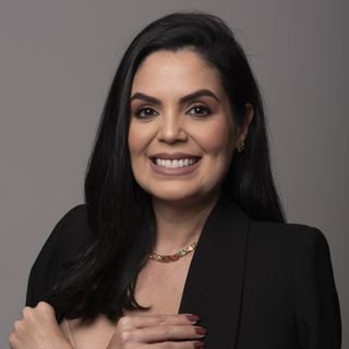 Dra. Renata Ferreira Lopes