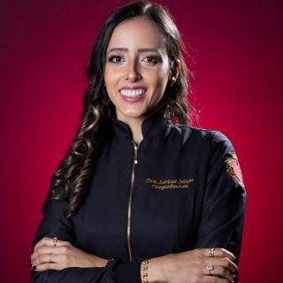 Dra. Larissa Costa de Oliveira