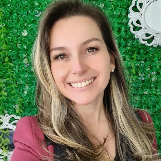 Dra. Karine Calderaro Brouck