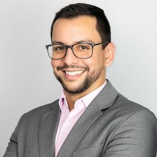 Dr. Eduardo Melo