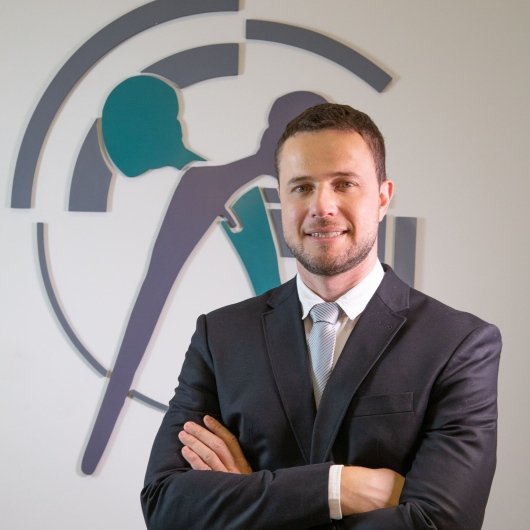 Dr. Adriano Garcia