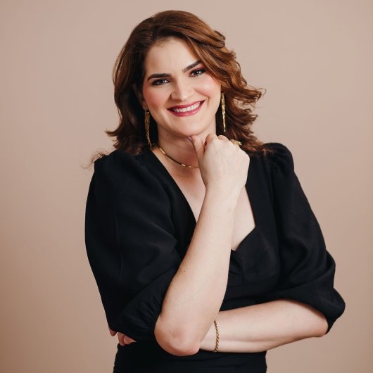 Dra. Júlia Chaves