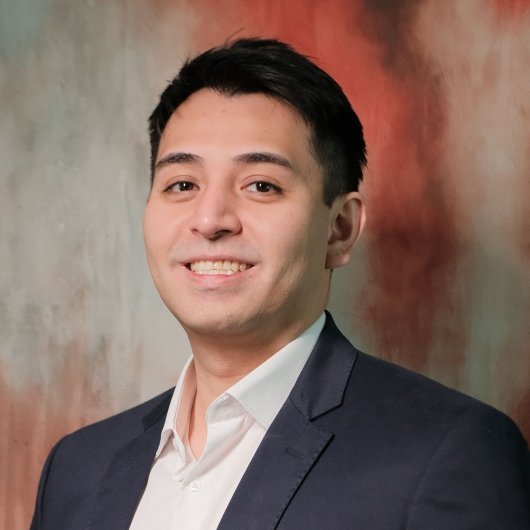 Dr. Eduardo Akamine