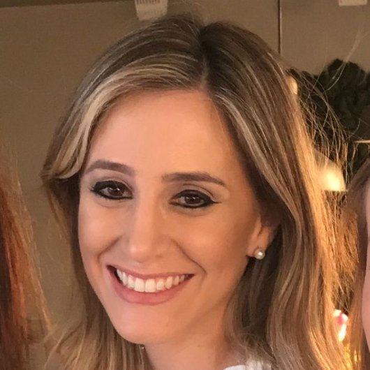 Dra. Amanda Meneses Ferreira Lacombe