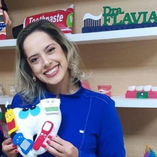 Dra. Flávia Lara