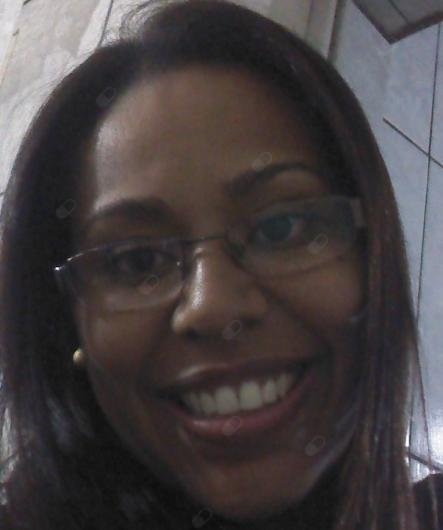 Dra. Elisangela Gomes Martins