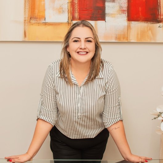 Dra. Ana Claudia Silva