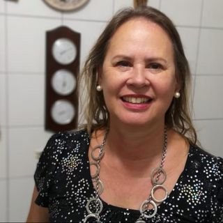 Dra. Lenir Elisa Mesquita de Oliveira