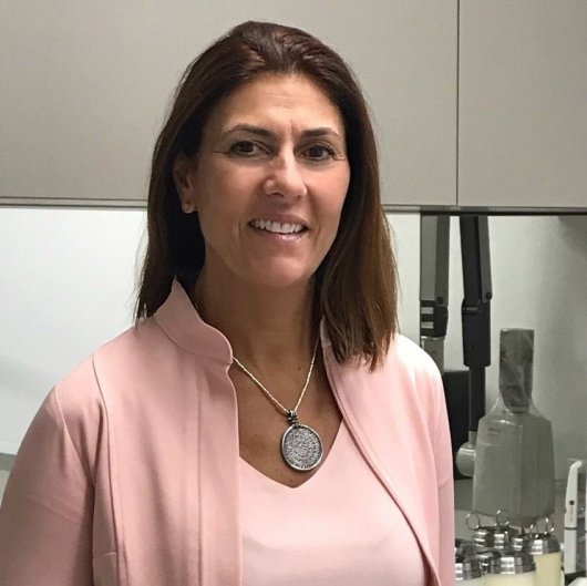 Dra. Claudia Precioso Souza