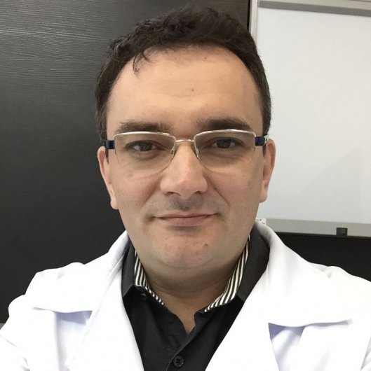 Dr. Breno Lucena
