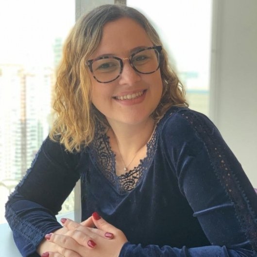Prof. Rebecca Molina de Oliveira Amaral