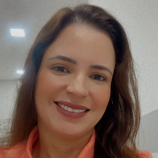 Dra. Lívia Pinto C. Barbosa