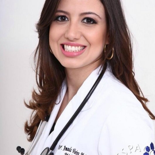 Dra. Amanda Vieira Matos
