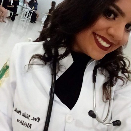 Dra. Júlia Paula Fagundes Rêgo