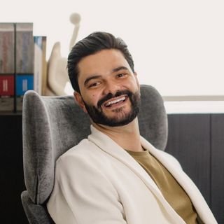 Dr. Gustavo Santos
