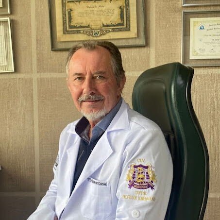 Dr. Edevar Daniel