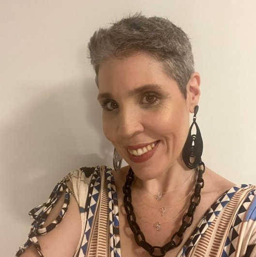 Dra. Débora Manhães Benicio