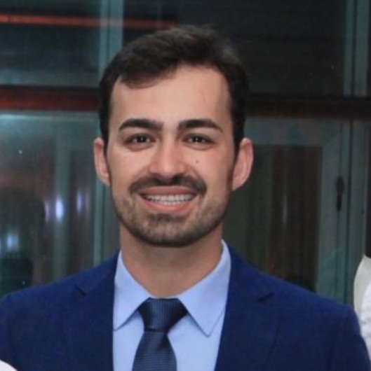 Dr. Leonardo Castilho .