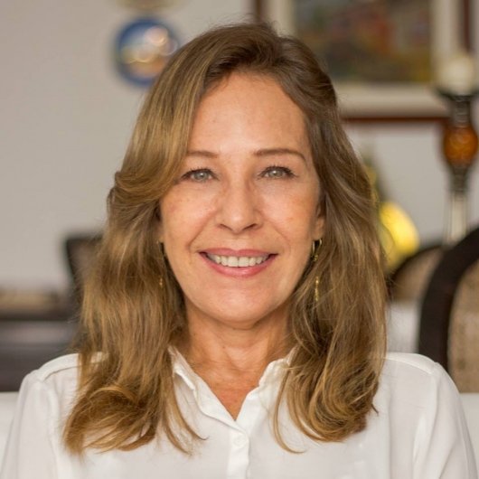 Dra. Claudia Maria Menezes de Aguiar