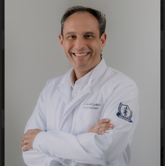 Dr. Maxwell Gontijo