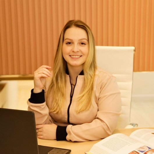 Dra. Larissa Bohrz
