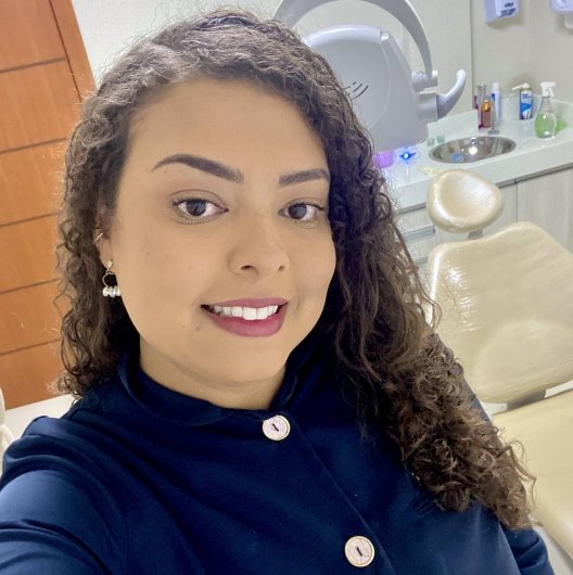 Dra. Rayani Da Rós Soares