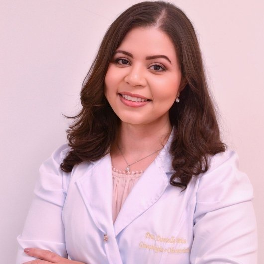 Dra. Danielle Carolinne Alves de Brito .