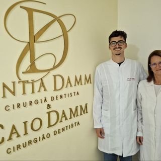 Dra. Cintia Damm da Silva Falcão