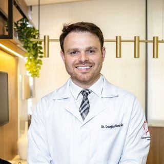 Dr. Douglas Mourão