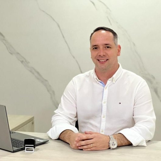Dr. Fernando Guilherme de Sá Martins