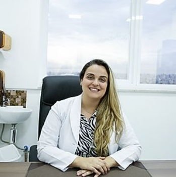 Dra. Juliana Elias