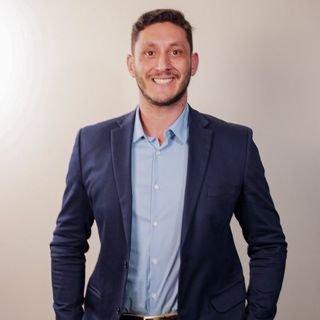 Dr. Denis Saraiva