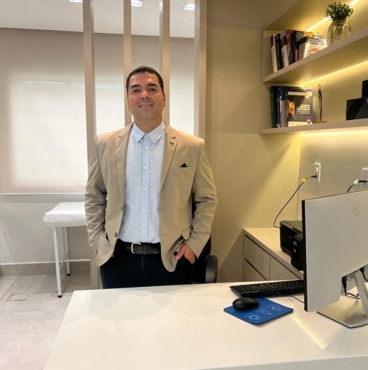 Dr. Fernando Morais
