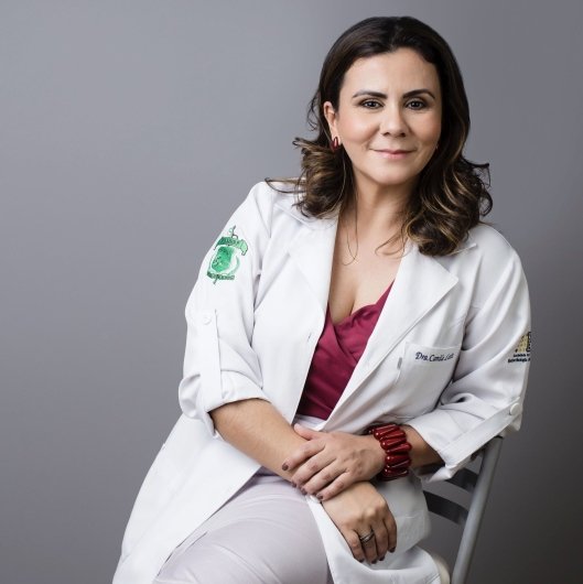 Dra. Camila Leite