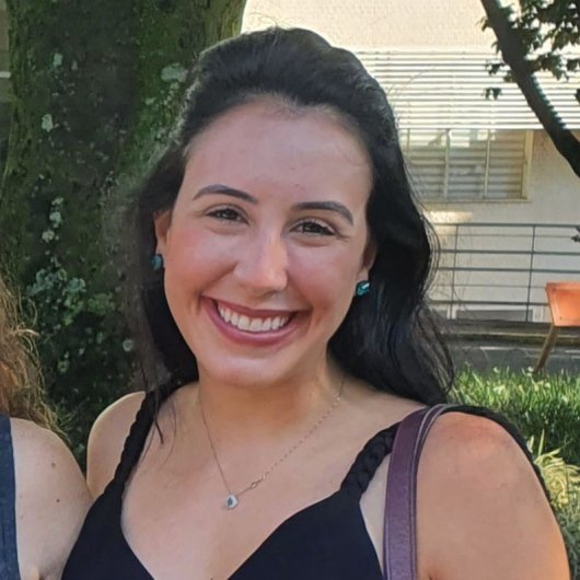 Dra. Carolina Maziero Versiani