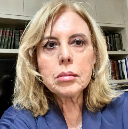 Dra. Maria Tereza Ribeiro Lopes Navarro
