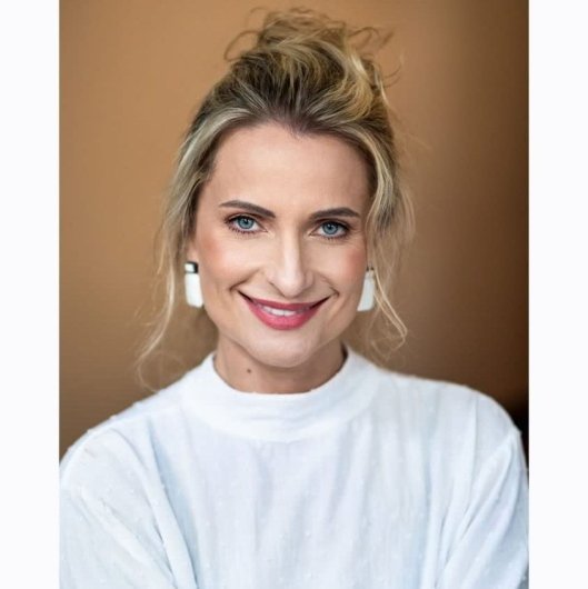 Dra. Camila Backes