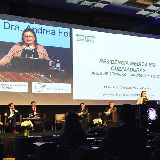 Dra. Andrea Fernandes de Oliveira