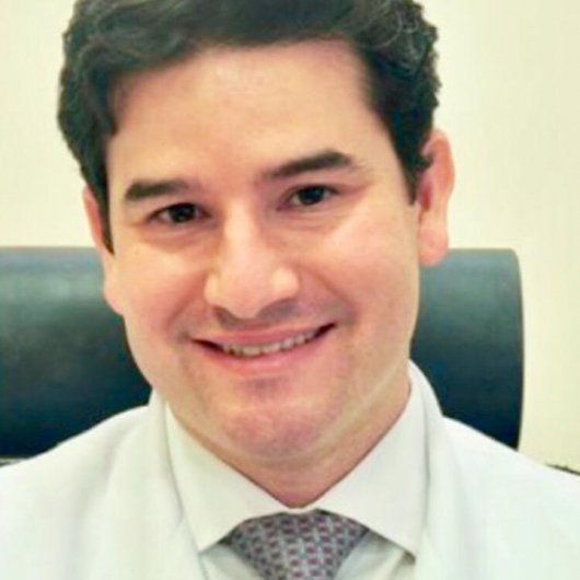 Dr. Mateus Moreira Santos Rosin .