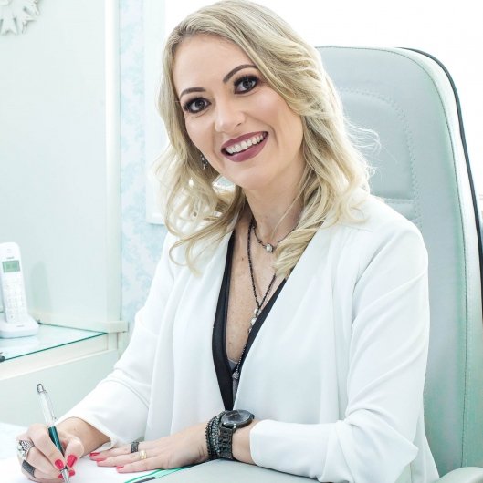 Dra. Graziela Fernandes
