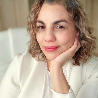 Dra. Julia Mioto
