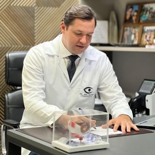 Dr. Julio Henrique Rodrigues Escobar