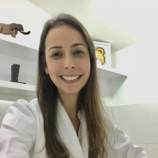 Dra. Vívian Falci Lopes
