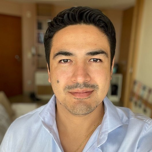 Dr. Junior Charly Florero Pereira