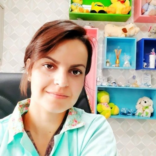 Dra. Mariana Neto