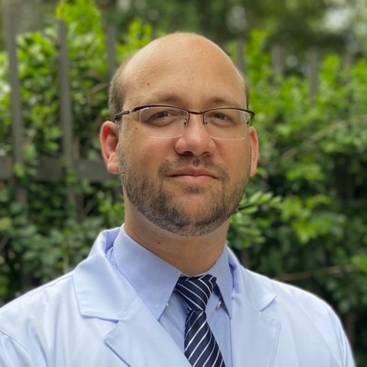 Dr. Fernando Leal
